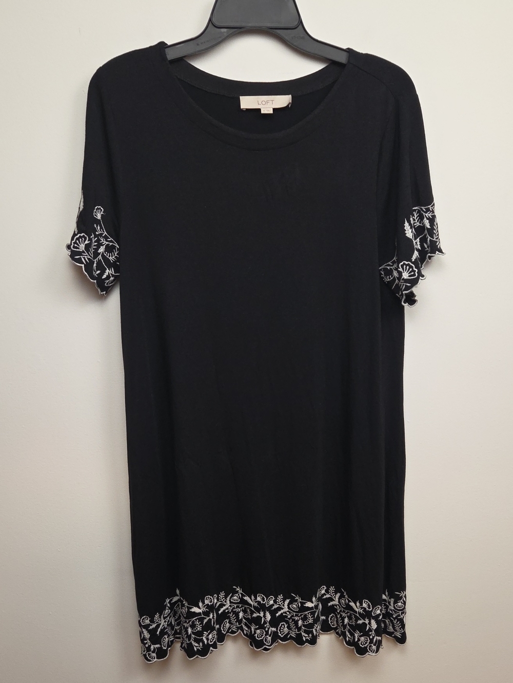 LOFT Embroidered Floral Black & White Classic Flowy Casual Shift Dress Medium